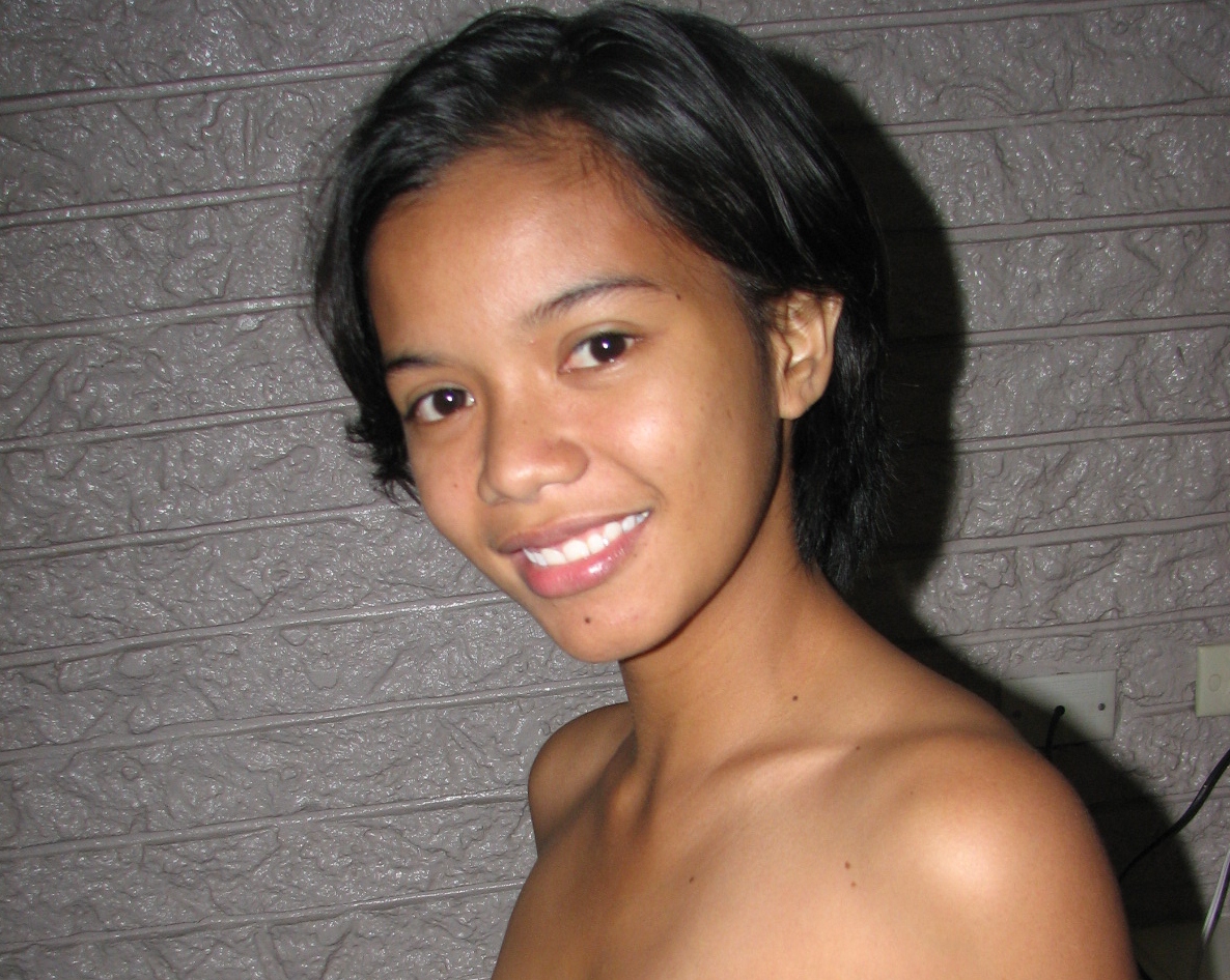 Filipino teen girls bare picture.